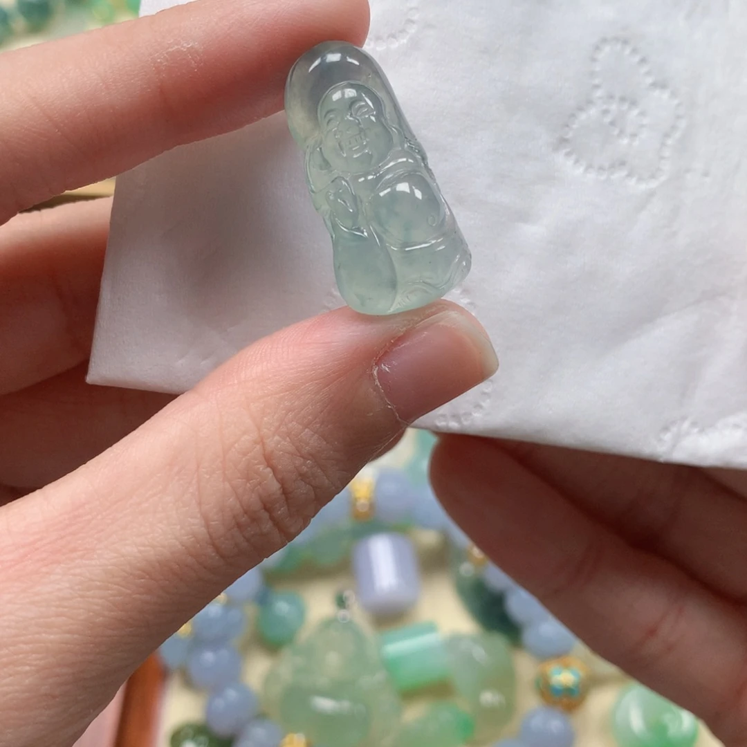 翡翠未镶嵌颈饰是