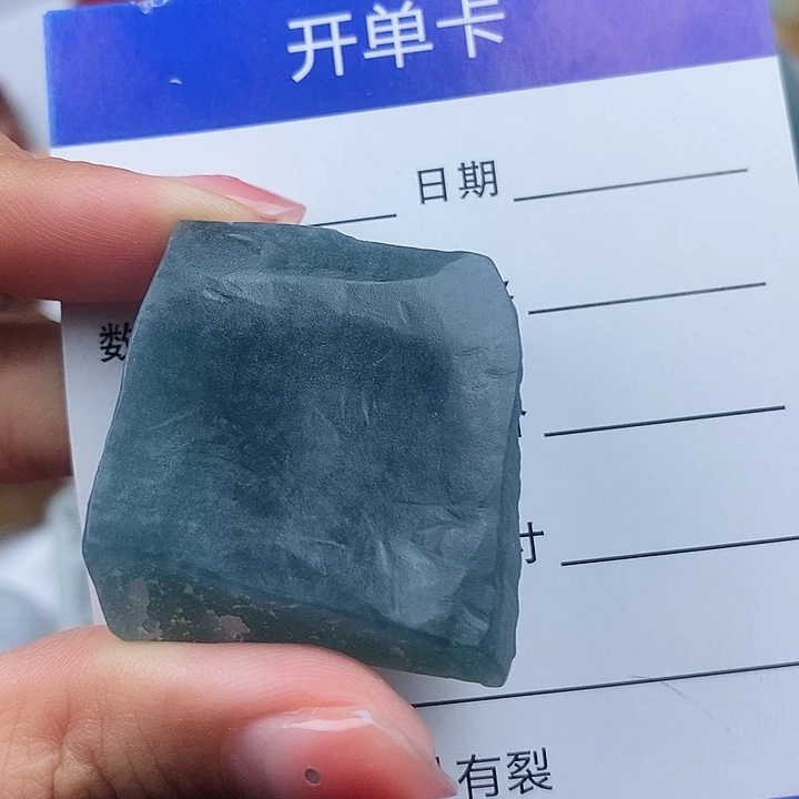 翡翠未镶嵌颈饰葛*?