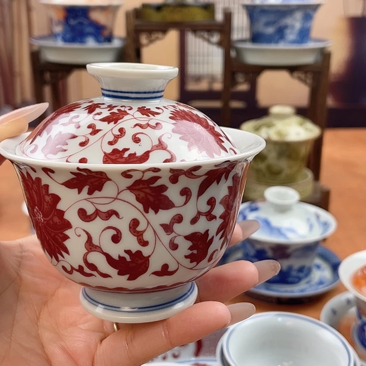 致***远陶摆件釉里红缠枝莲两才盖碗