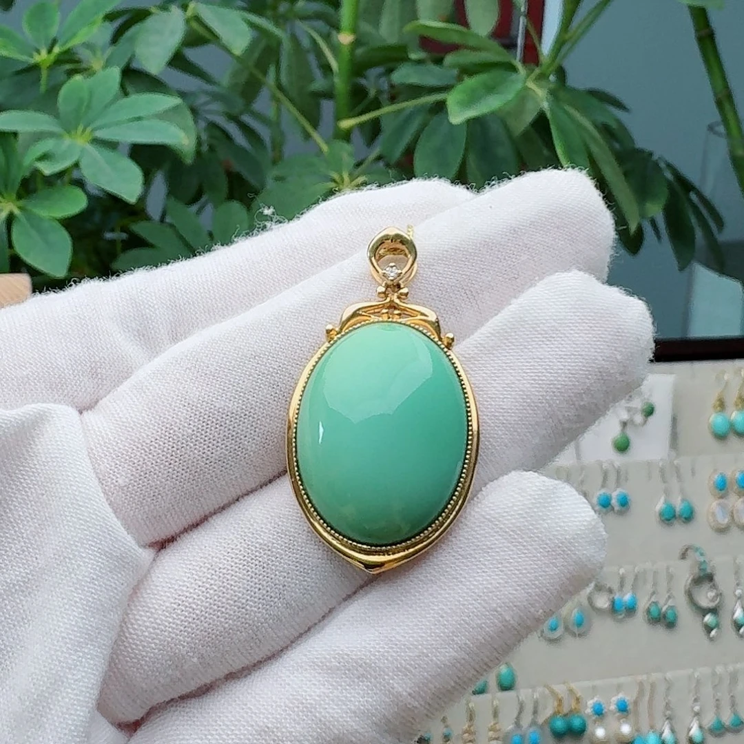 绿松石18K金镶嵌颈饰吊坠