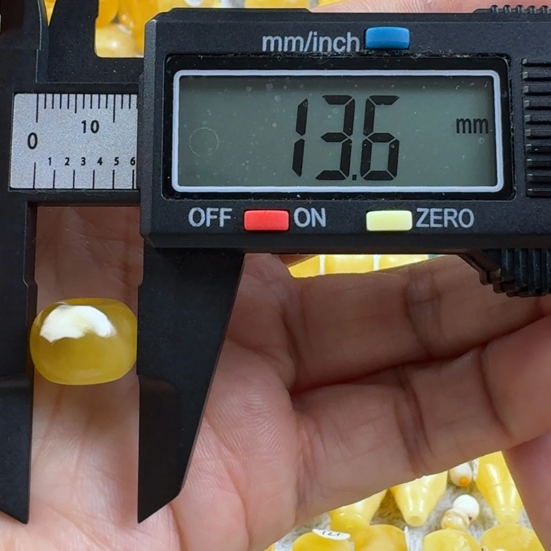 蜜蜡未镶嵌裸石31杂