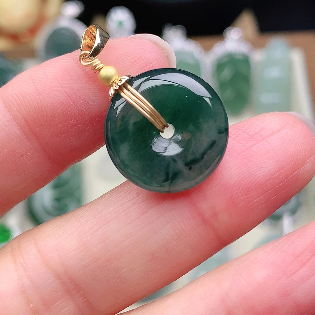 翡翠未镶嵌颈饰吊坠