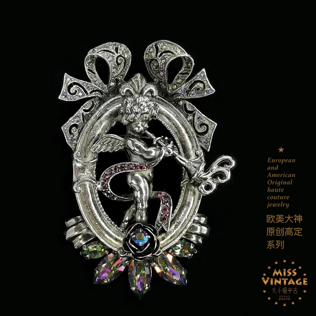 欧美大神原创高定维多利亚花环号角天使胸针[259999-047]