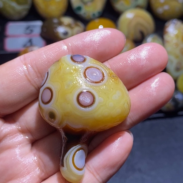 随***飘玛瑙/玉髓未镶嵌珠宝半成品