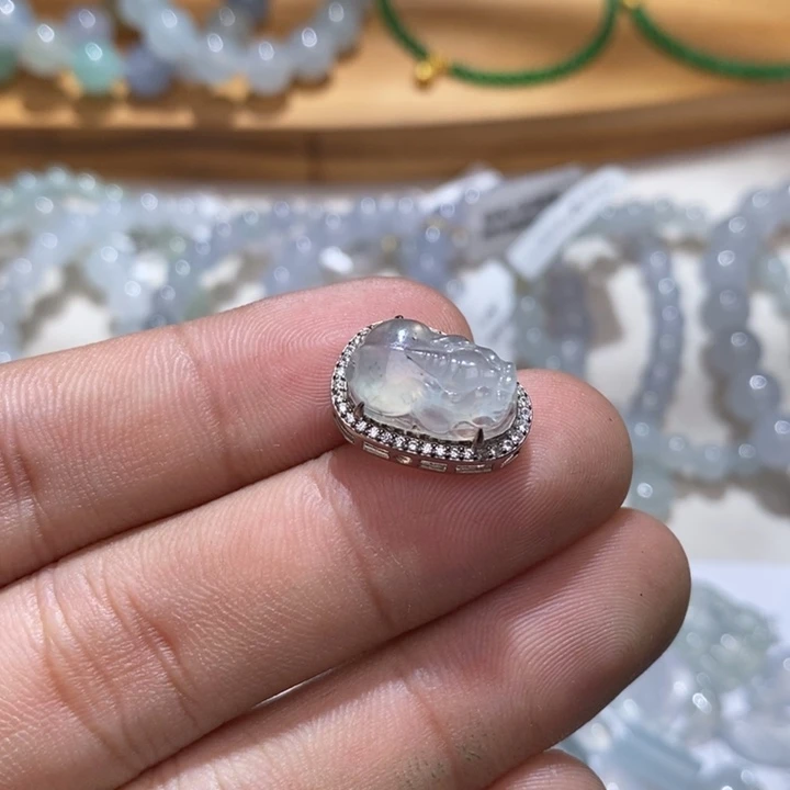 翡翠未镶嵌手链貔貅