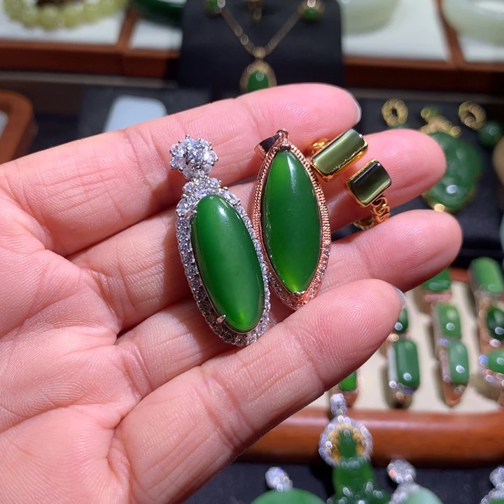 和田玉吊坠未镶嵌小*菜