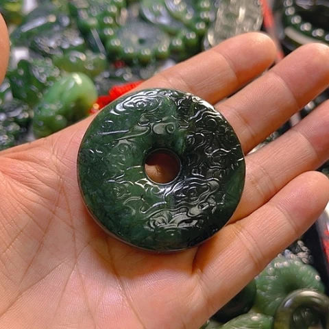 蛇纹石玉颈饰未镶嵌晨