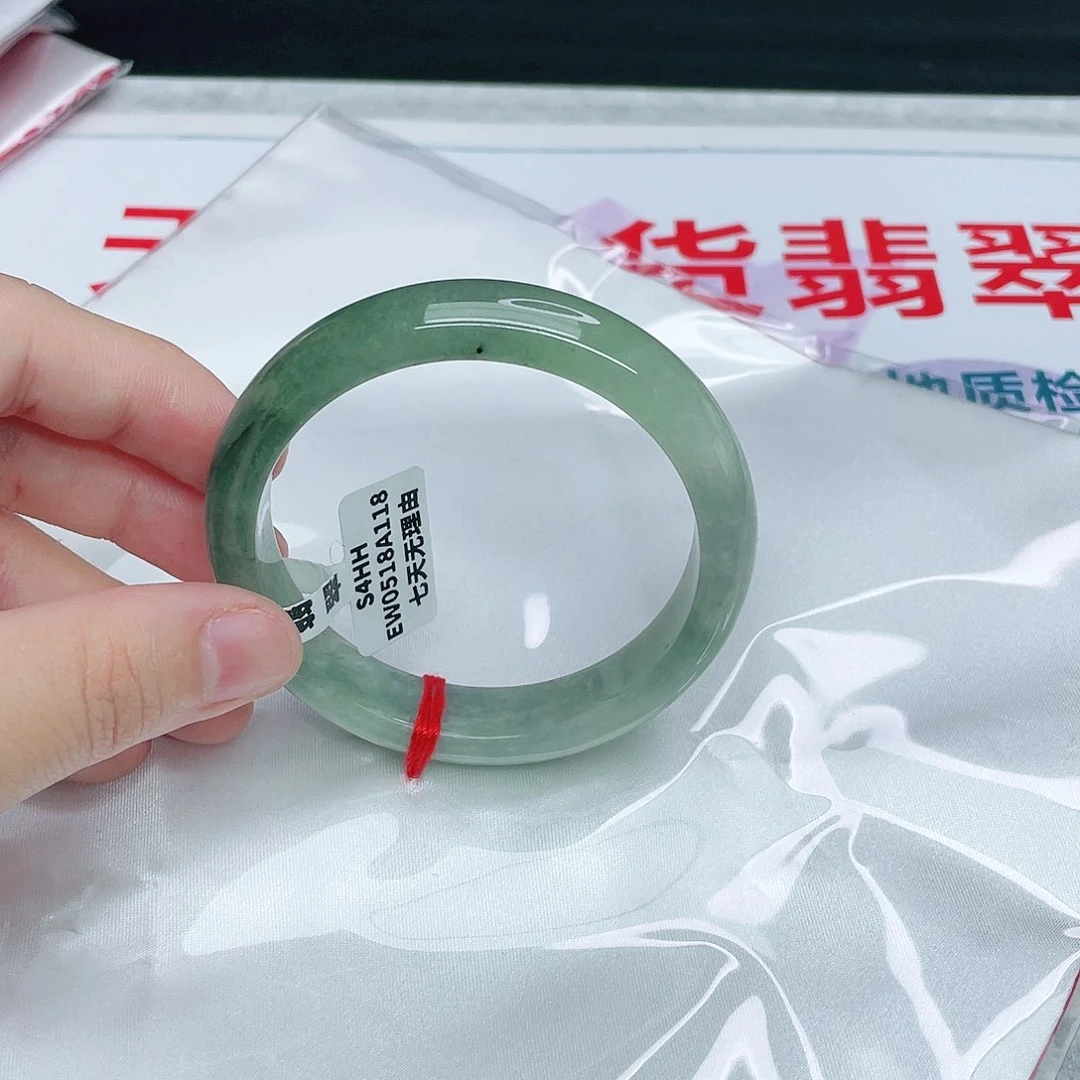 翡翠手镯未镶嵌正56