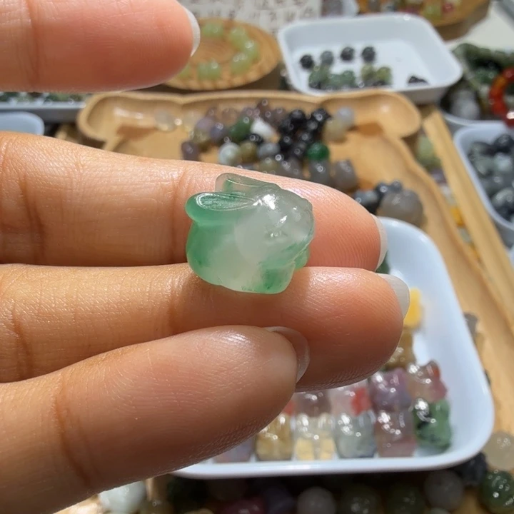 和田玉未镶嵌珠宝半成品