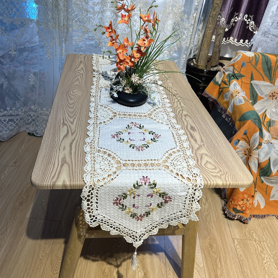 MX116-8-2棉质（40*180cm）米白色小方格丝带绣圆桌布