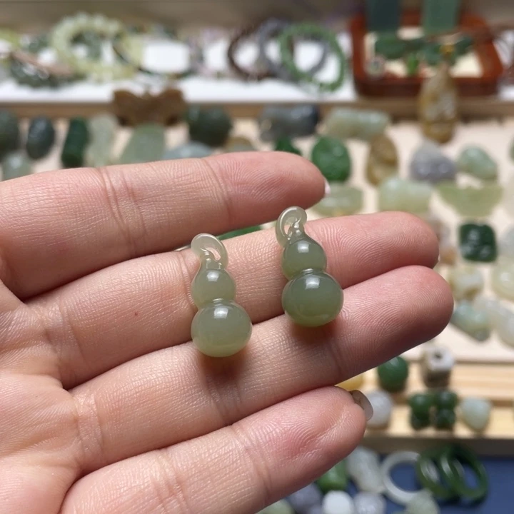 颈饰未镶嵌和田玉一个