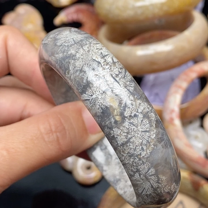 硅化珊瑚（珊瑚玉）手镯未镶嵌依*，