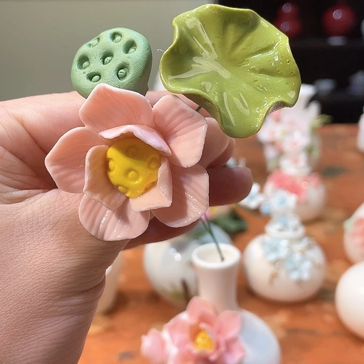 手工陶瓷精致摆件