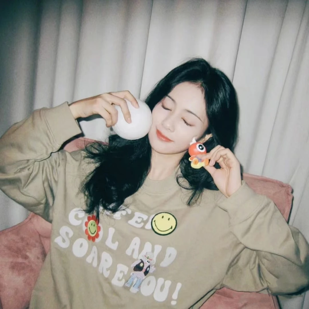 特 不加绒26春 白鹿同款 笑脸字母圆领卫衣 宽松百搭显瘦休闲上衣