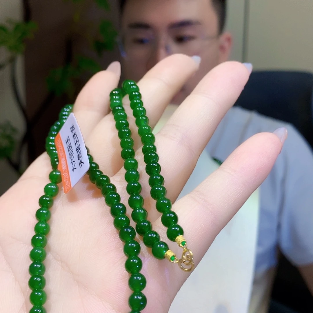 颈饰18K金镶嵌和田玉（碧玉）卡5菠菜绿