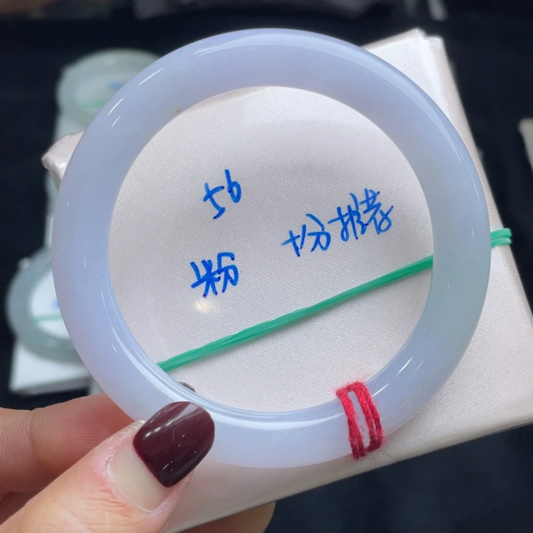 翡翠手镯未镶嵌翡翠手镯