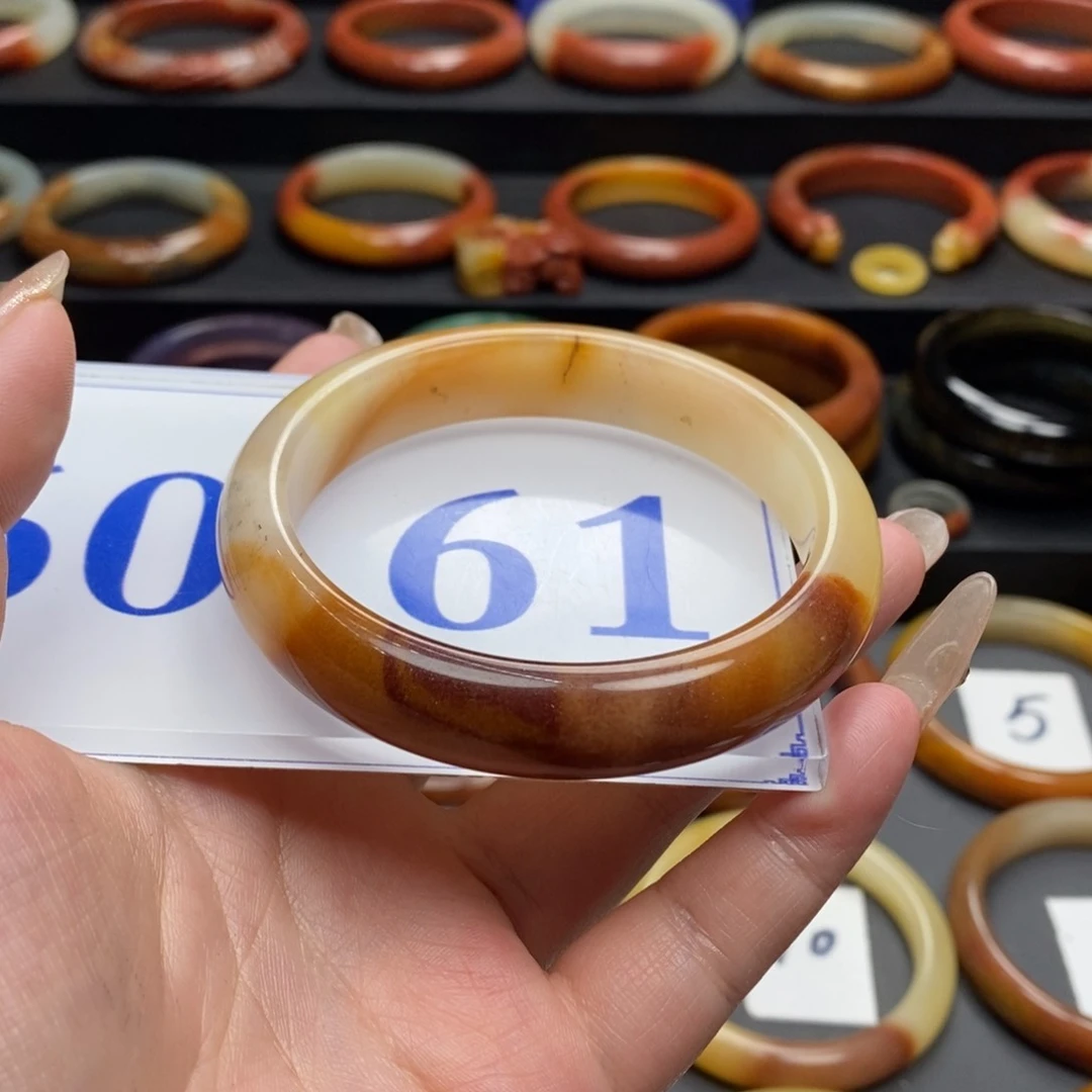 石英质玉（黄龙玉）手镯微瑕未镶嵌