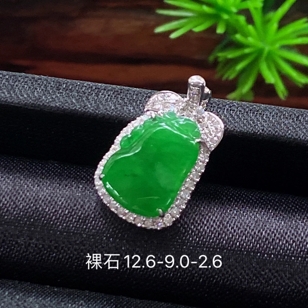 天然缅甸翡翠A货18k金镶嵌福瓜吊坠