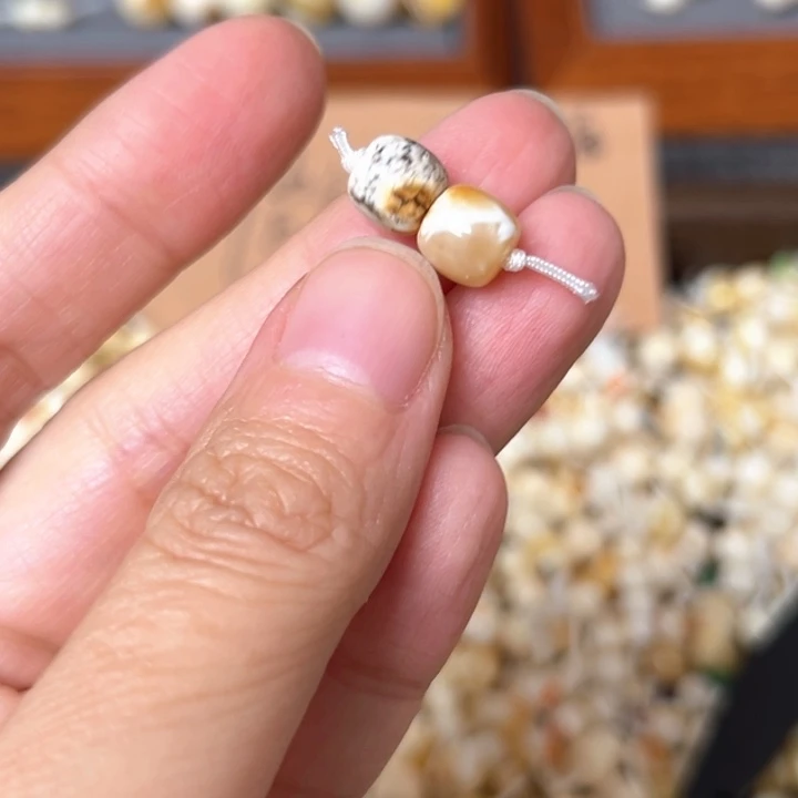 蜜蜡未镶嵌裸石7.5mm一对