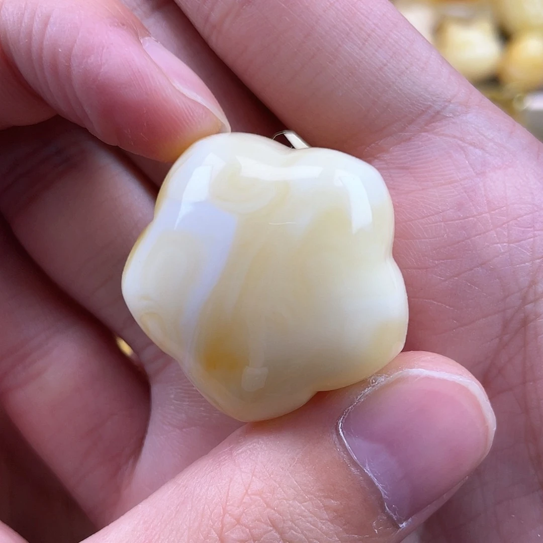 琥珀裸石未镶嵌蜜蜡