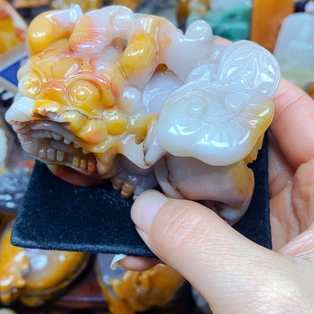 未镶嵌石英质玉（黄龙玉）颈饰