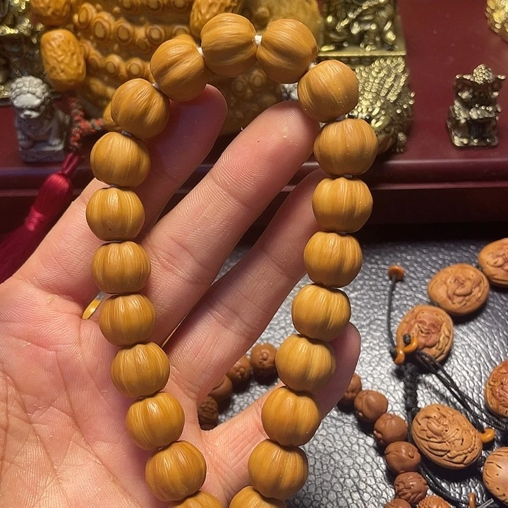 猴头核桃雕刻菠萝蜜