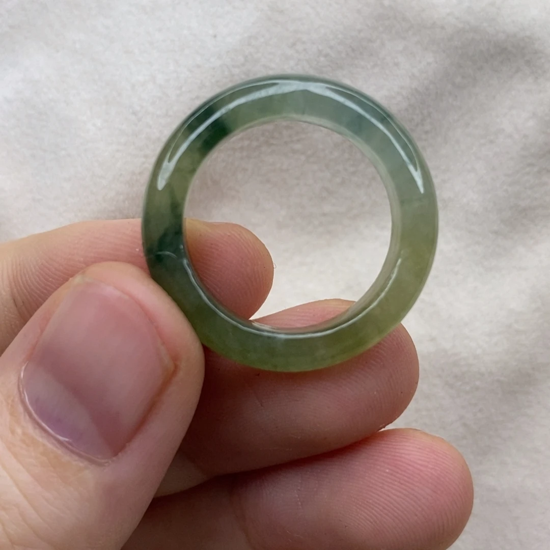 翡翠未镶嵌颈饰戒圈