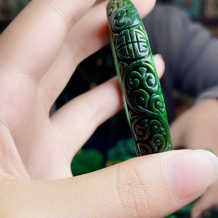 翡翠未镶嵌手镯多样性