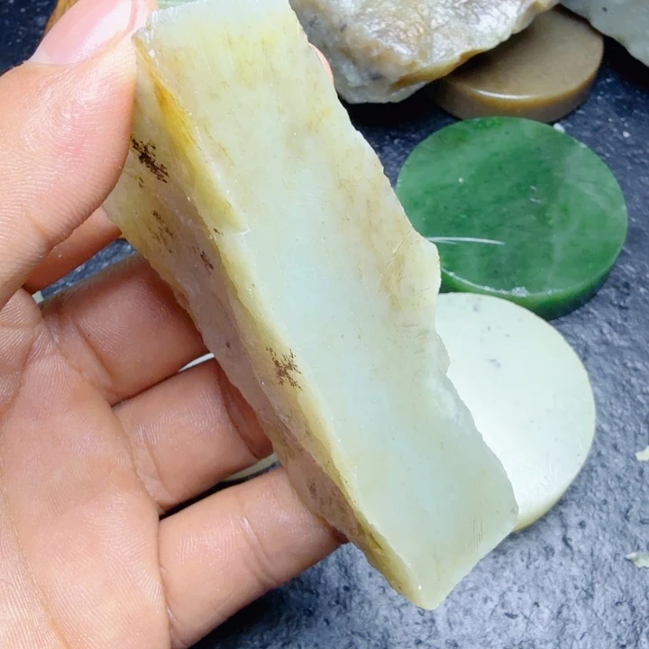 和田玉（糖玉）未镶嵌珠宝奇石