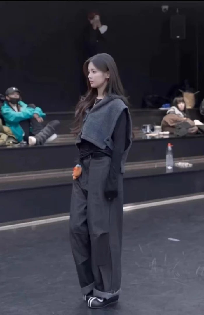 2025春季新款杨*越同款条纹休闲裤