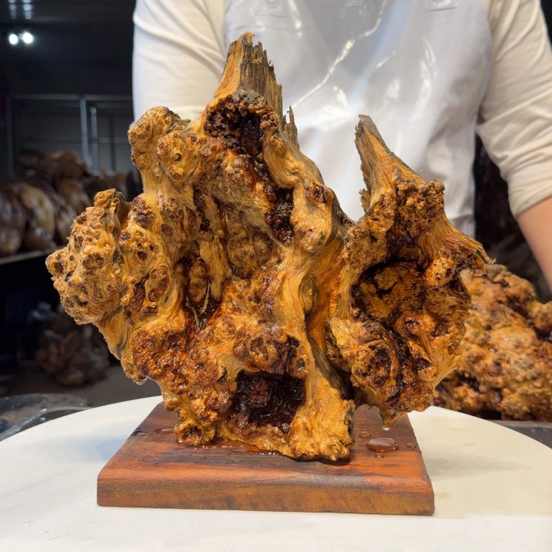 大***华木王一刀琥珀木摆件189