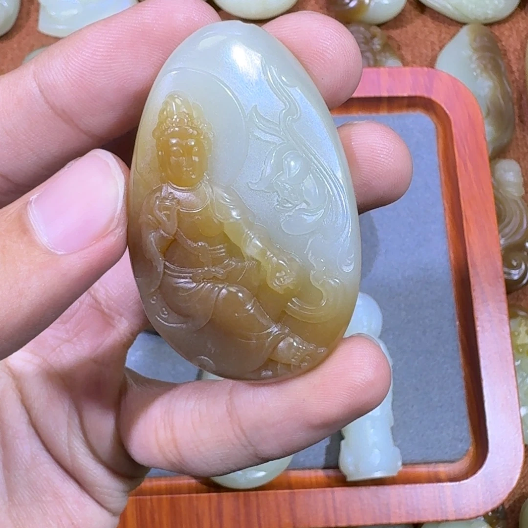 *****和田玉未镶嵌颈饰