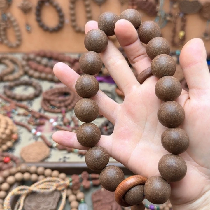 春月蝴蝶古方1.9珠微瑕手持