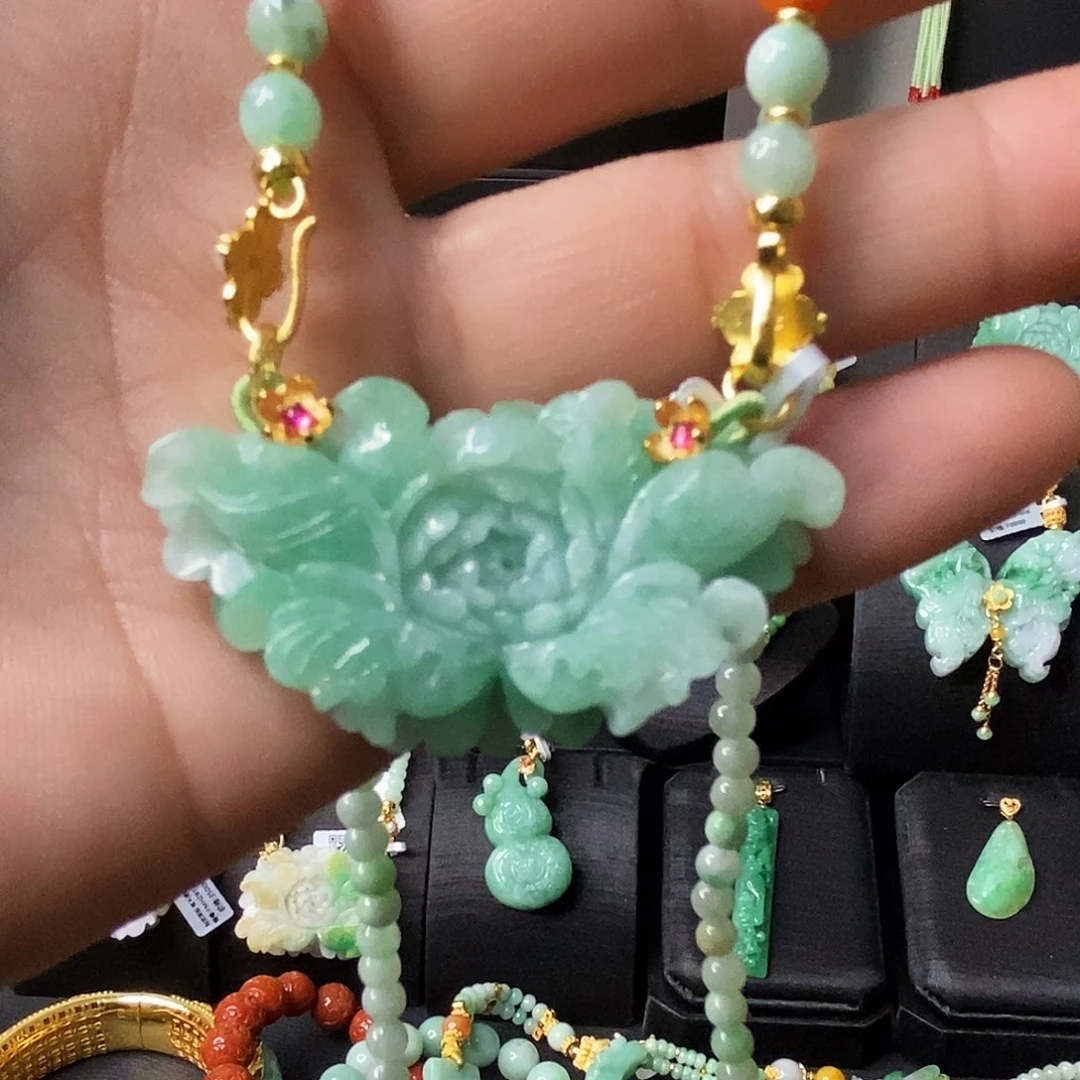 颈饰未镶嵌翡翠吊坠