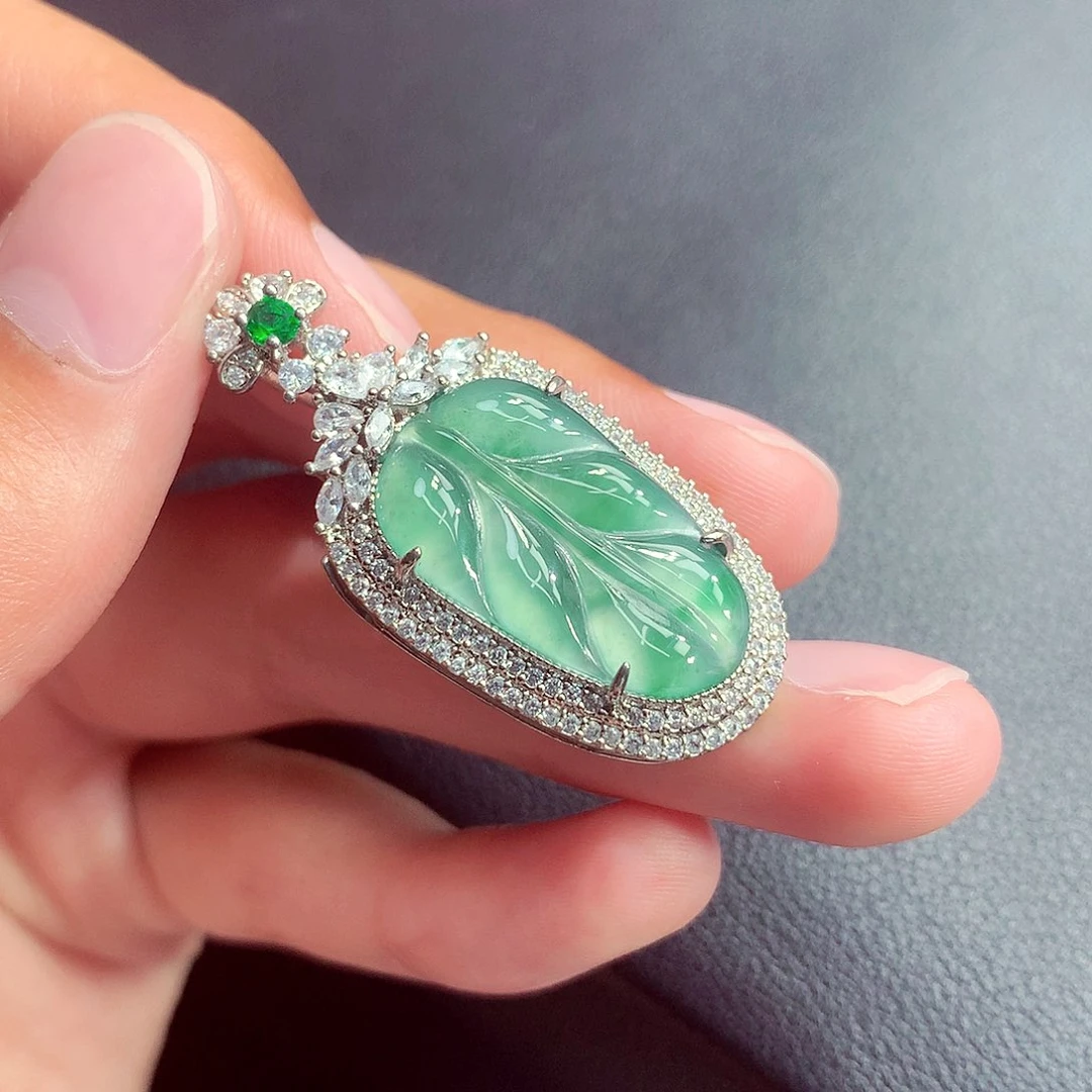 翡翠未镶嵌颈饰挂件