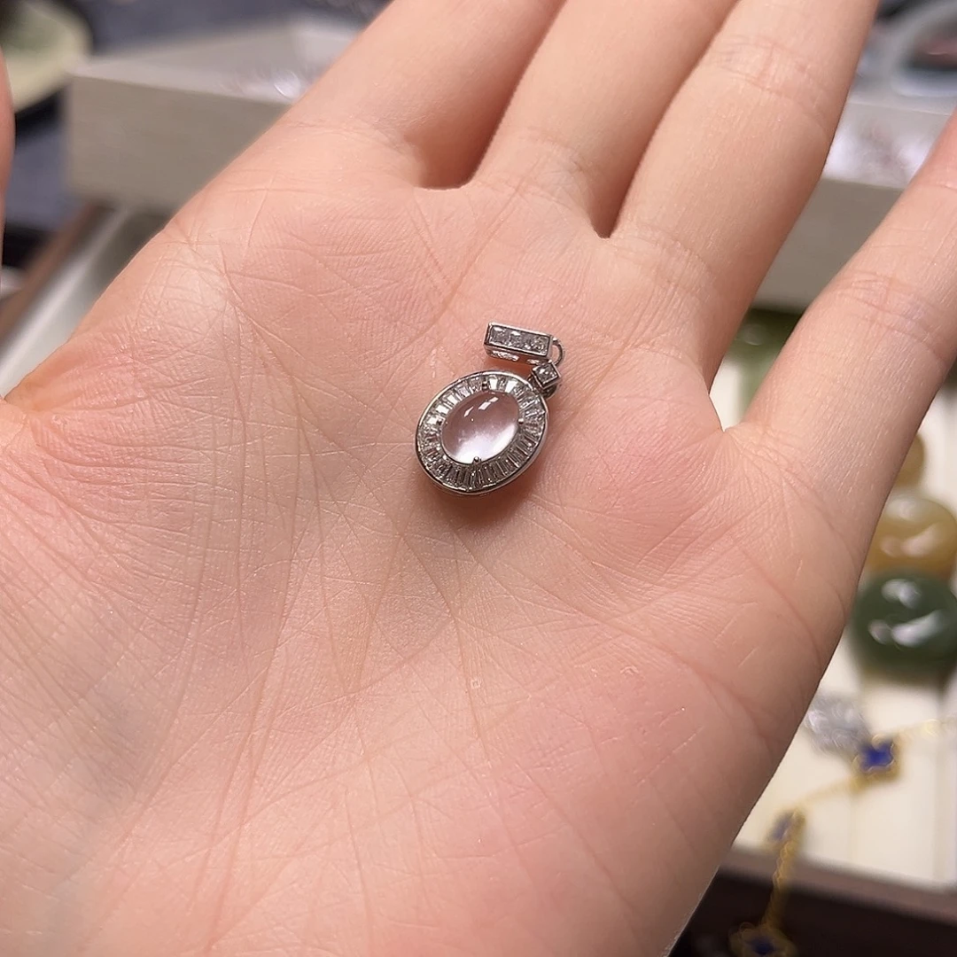 奶***c石英质玉未镶嵌手链