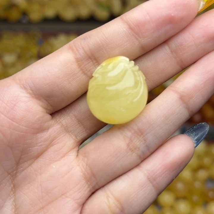 蜜蜡未镶嵌珠宝奇石196-天然蜜蜡新蜡钱袋俏色吊坠微微瑕
