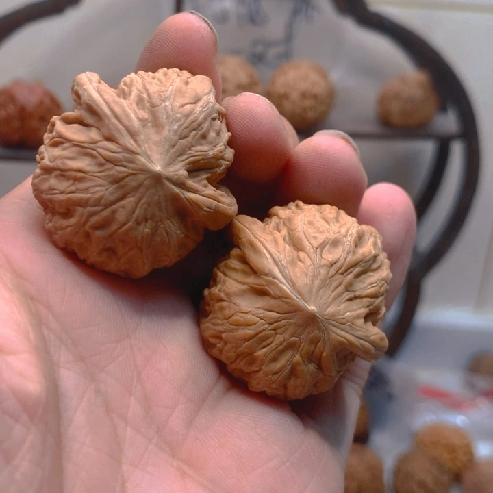 n***n吊坠文玩核桃铁锤翅膀