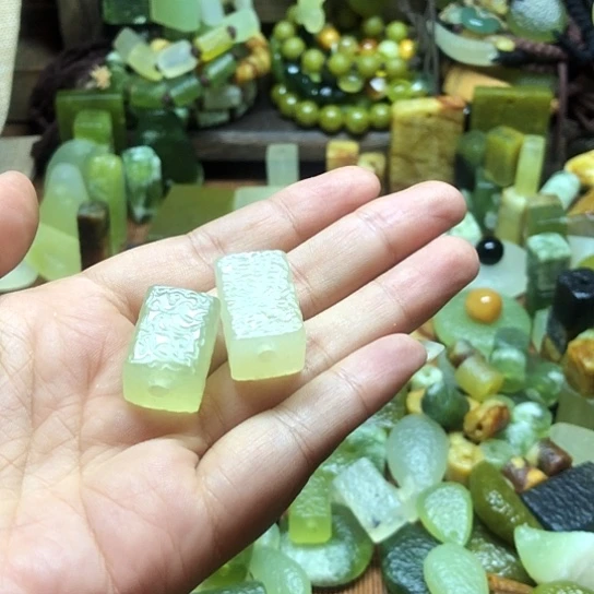 未镶嵌岫玉吊坠圣****展