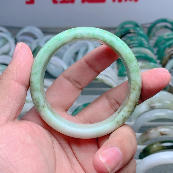 独山玉未镶嵌手镯60