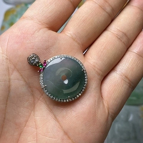 翡翠颈饰未镶嵌中翡翠