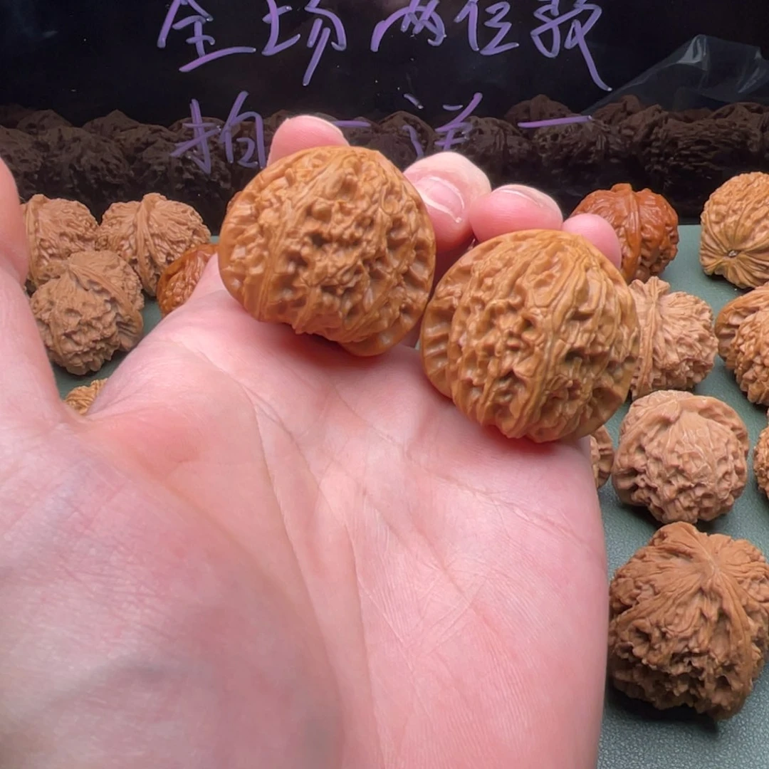 核桃把件36小三角白