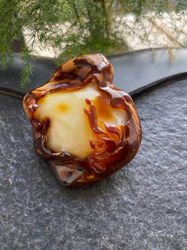 天然波罗的海原矿原石原平精雕蜜蜡吊坠