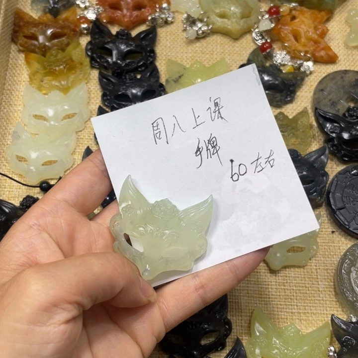周***人蛇纹石玉合金颈饰
