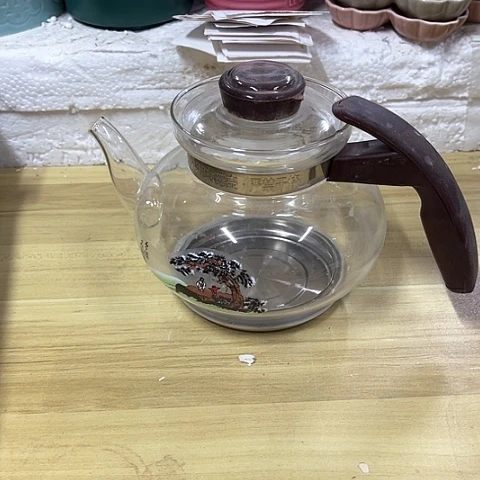 微瑕，玻璃壶一个