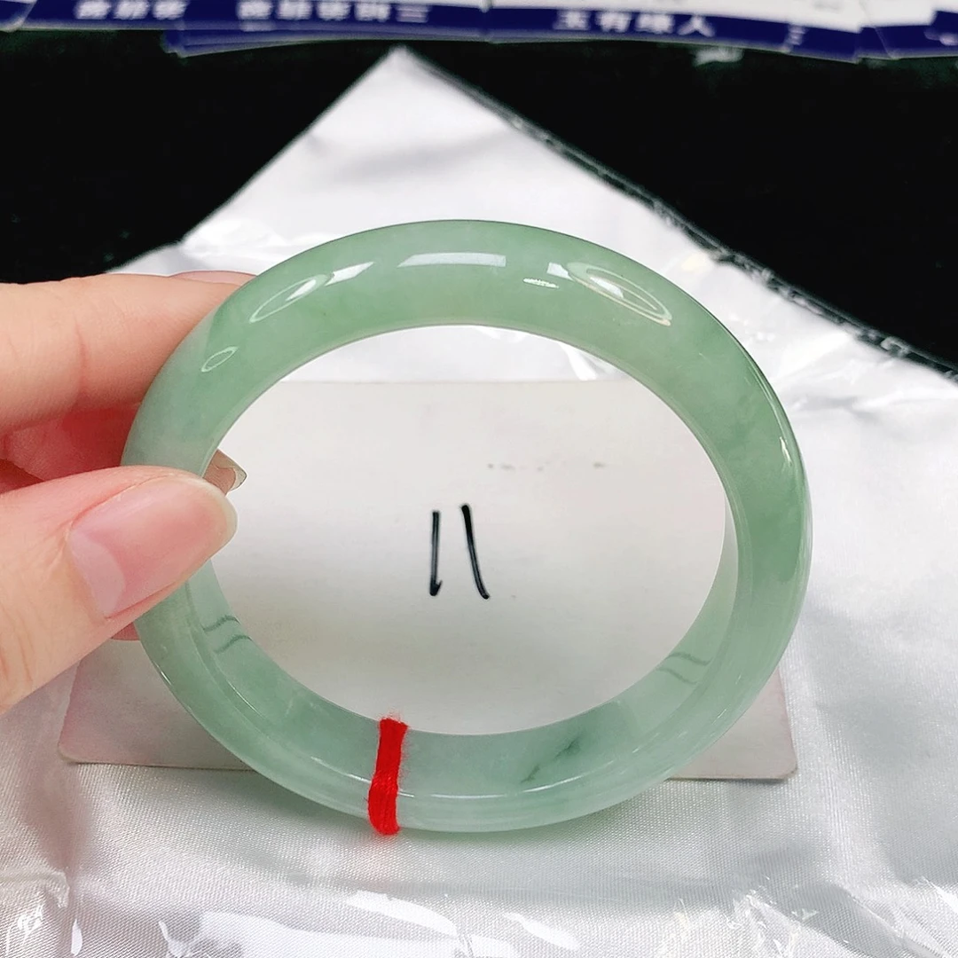 翡翠手镯未镶嵌翡翠手镯未镶嵌