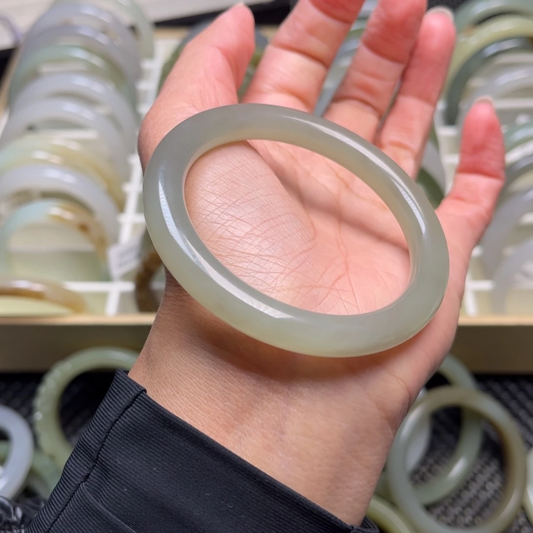 和田玉未镶嵌手镯54.8圈