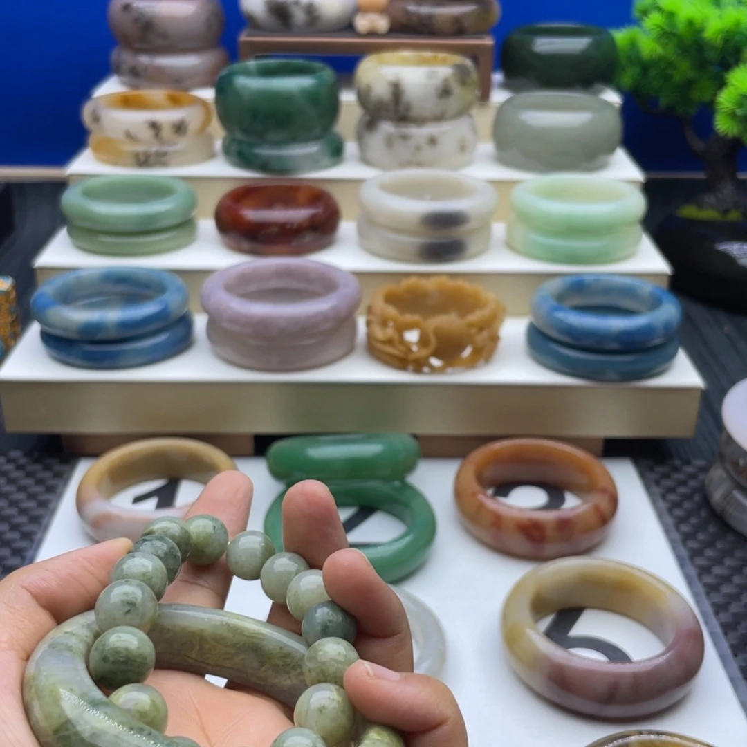 没***事石英质玉手镯未镶嵌