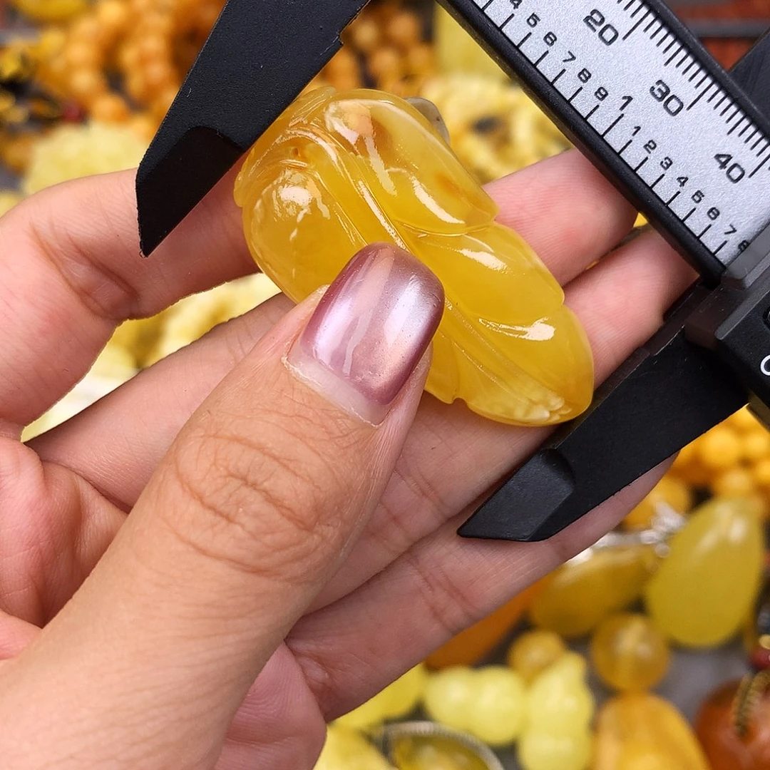未镶嵌琥珀珠宝奇石