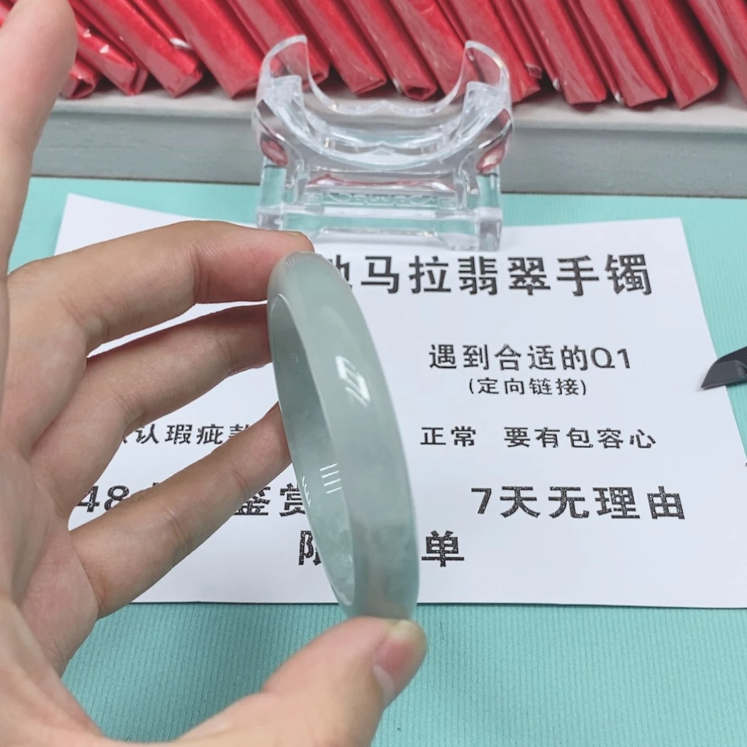 翡翠手镯未镶嵌，